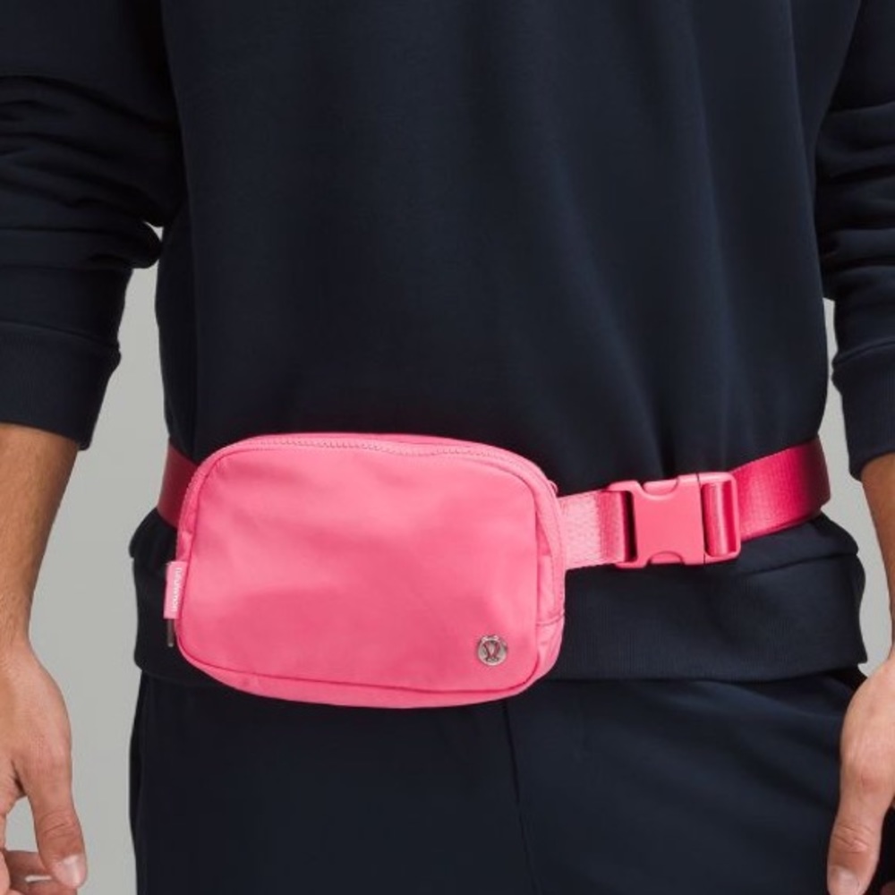 NWT Lululemon Everywhere Belt Bag 1L in Sakura Pink - Picture 6 of 9